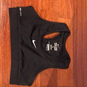Nike dri-fit compression shorts bra